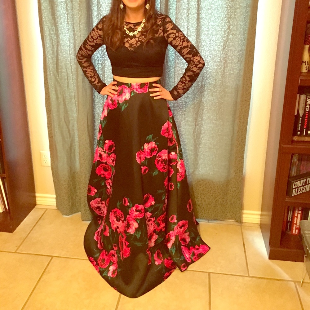 two piece floral prom dress. THERE ARE POCKETS!!!